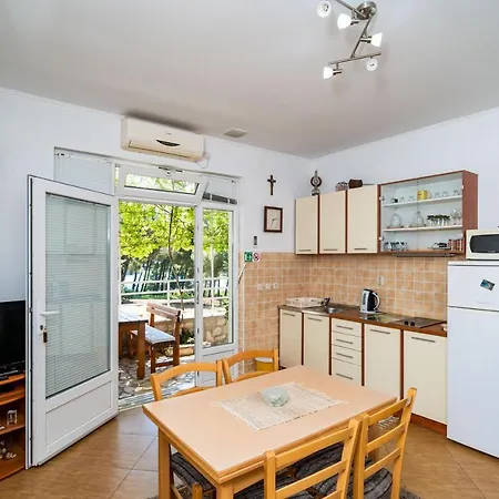 Apartment 10233b *