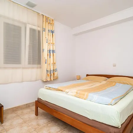 10233b Apartment